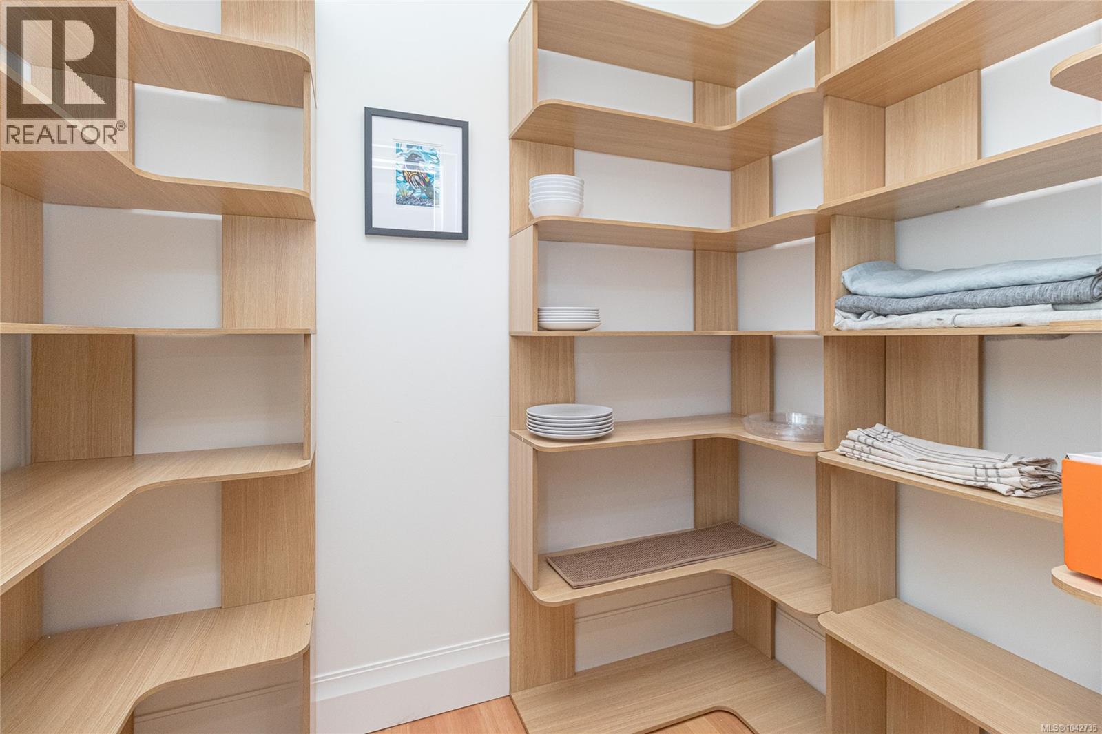 4906 Cordova Bay Rd - 24