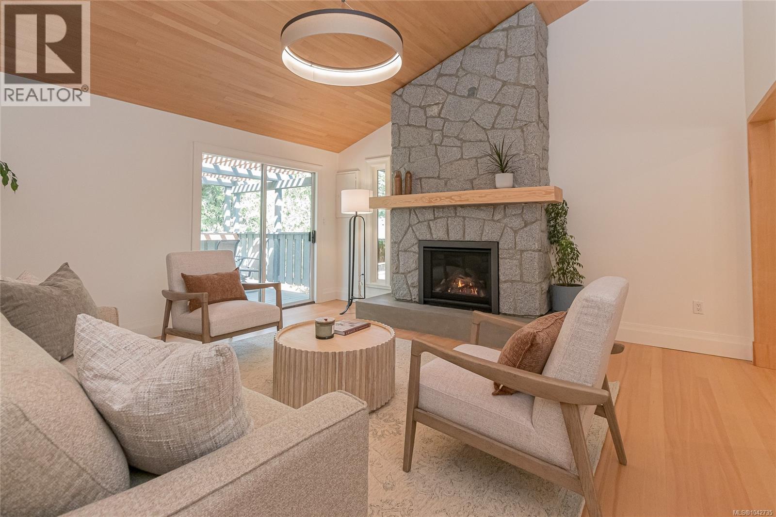 4906 Cordova Bay Rd - 26