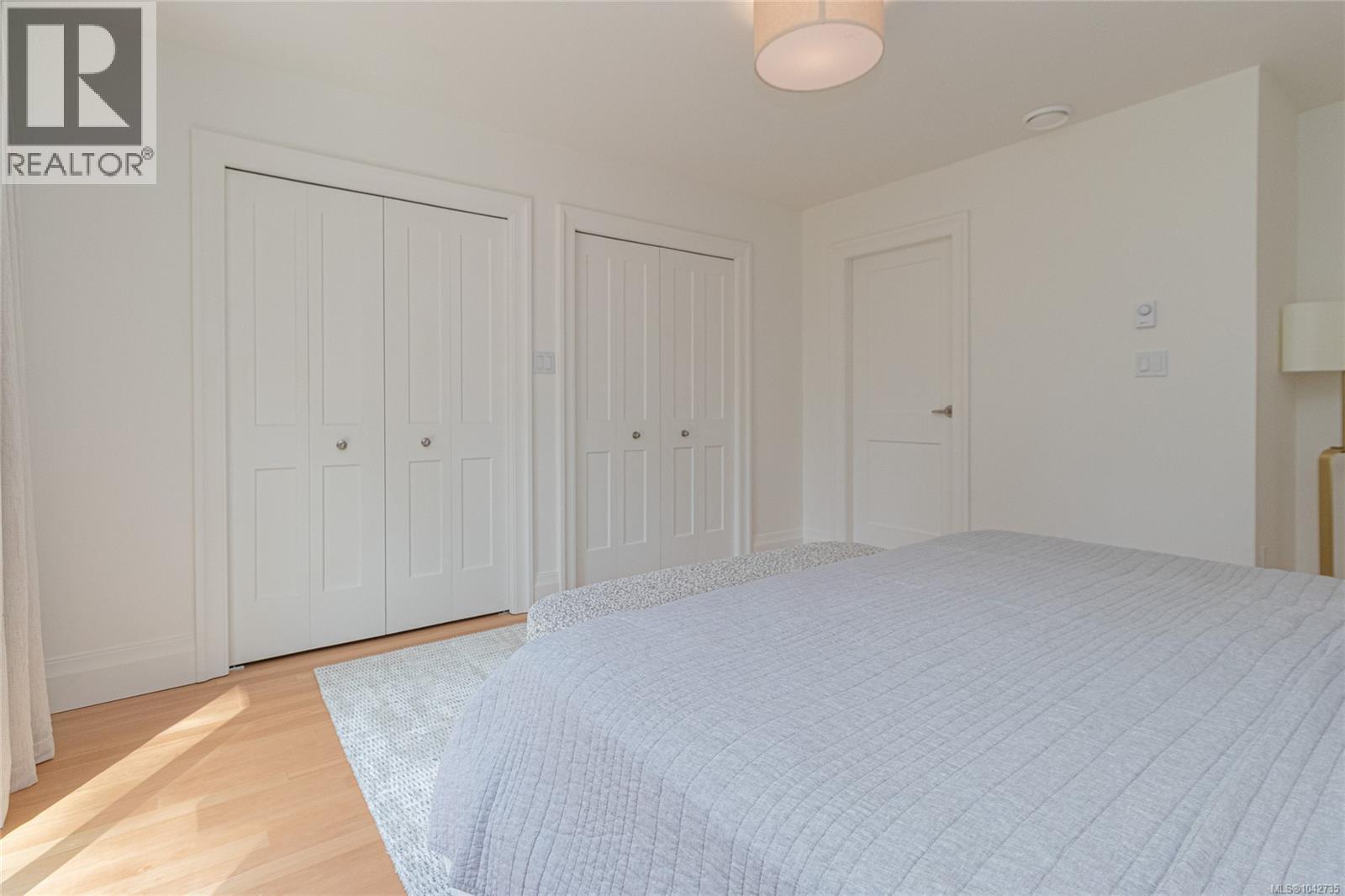 4906 Cordova Bay Rd - 29