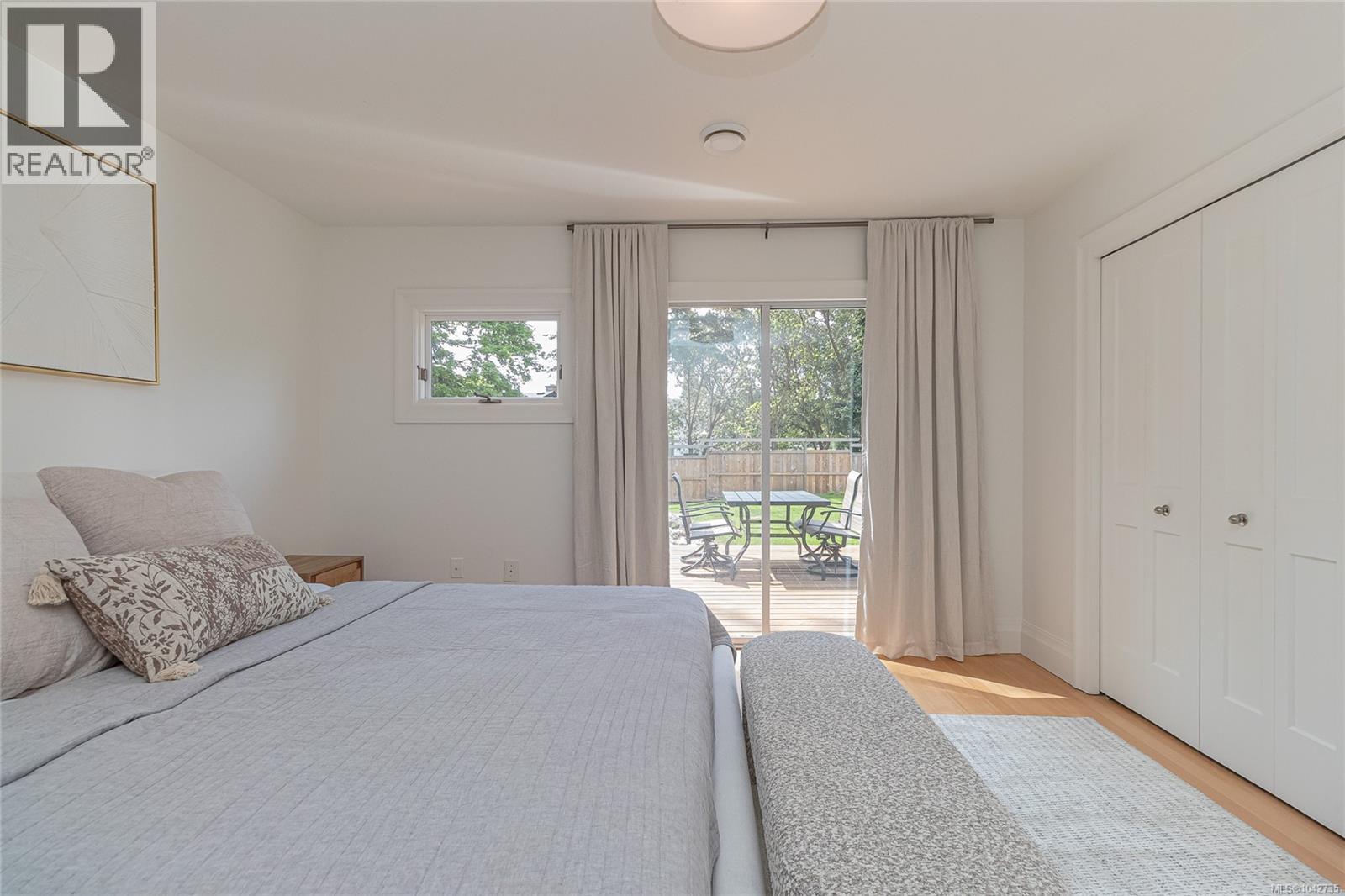 4906 Cordova Bay Rd - 30