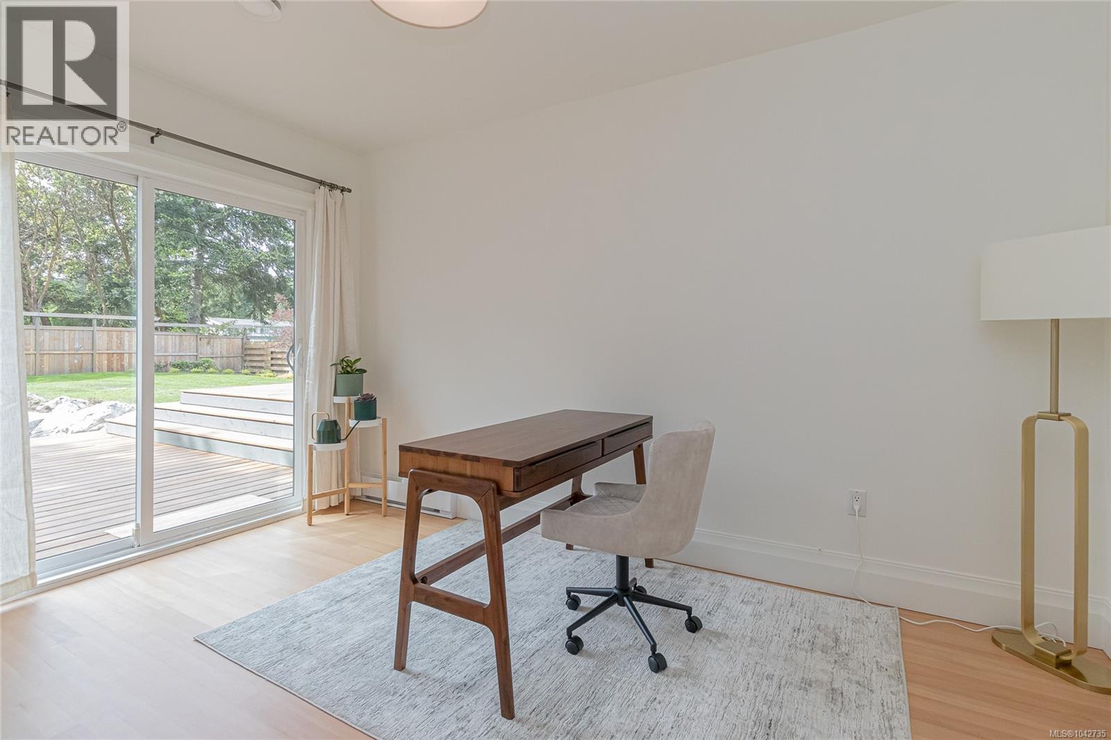 4906 Cordova Bay Rd - 35