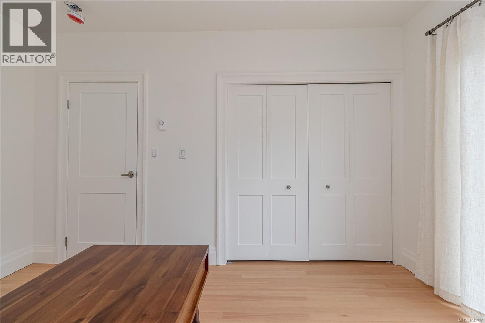 4906 Cordova Bay Rd - 36