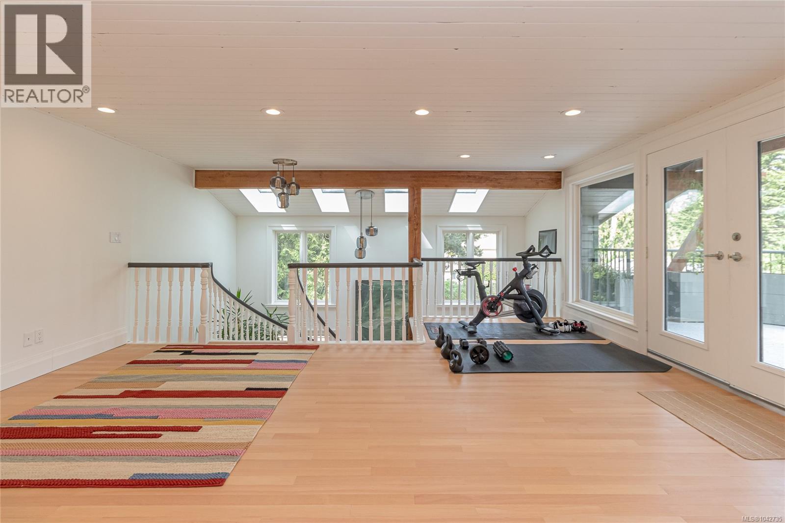 4906 Cordova Bay Rd - 39