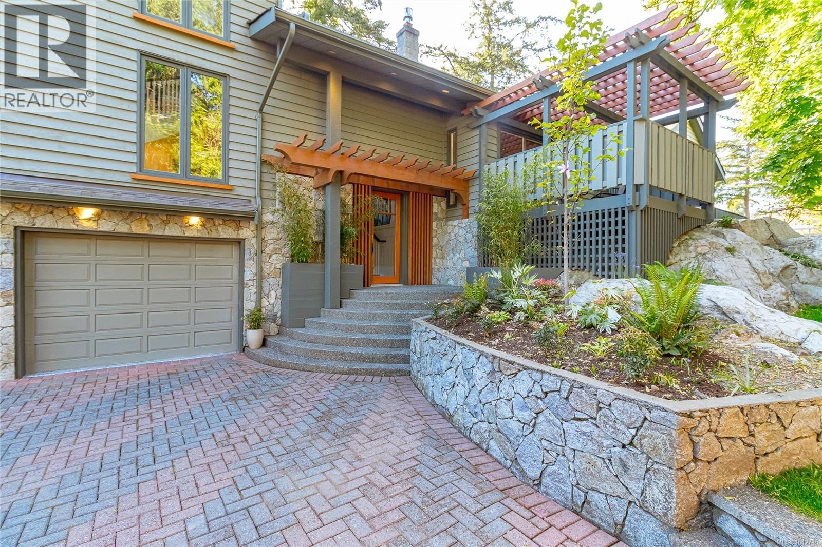 4906 Cordova Bay Rd - 4