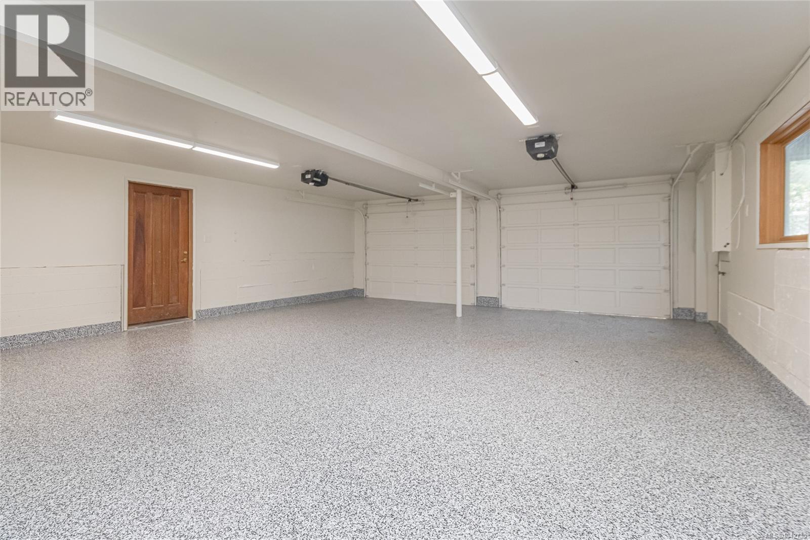 4906 Cordova Bay Rd - 42