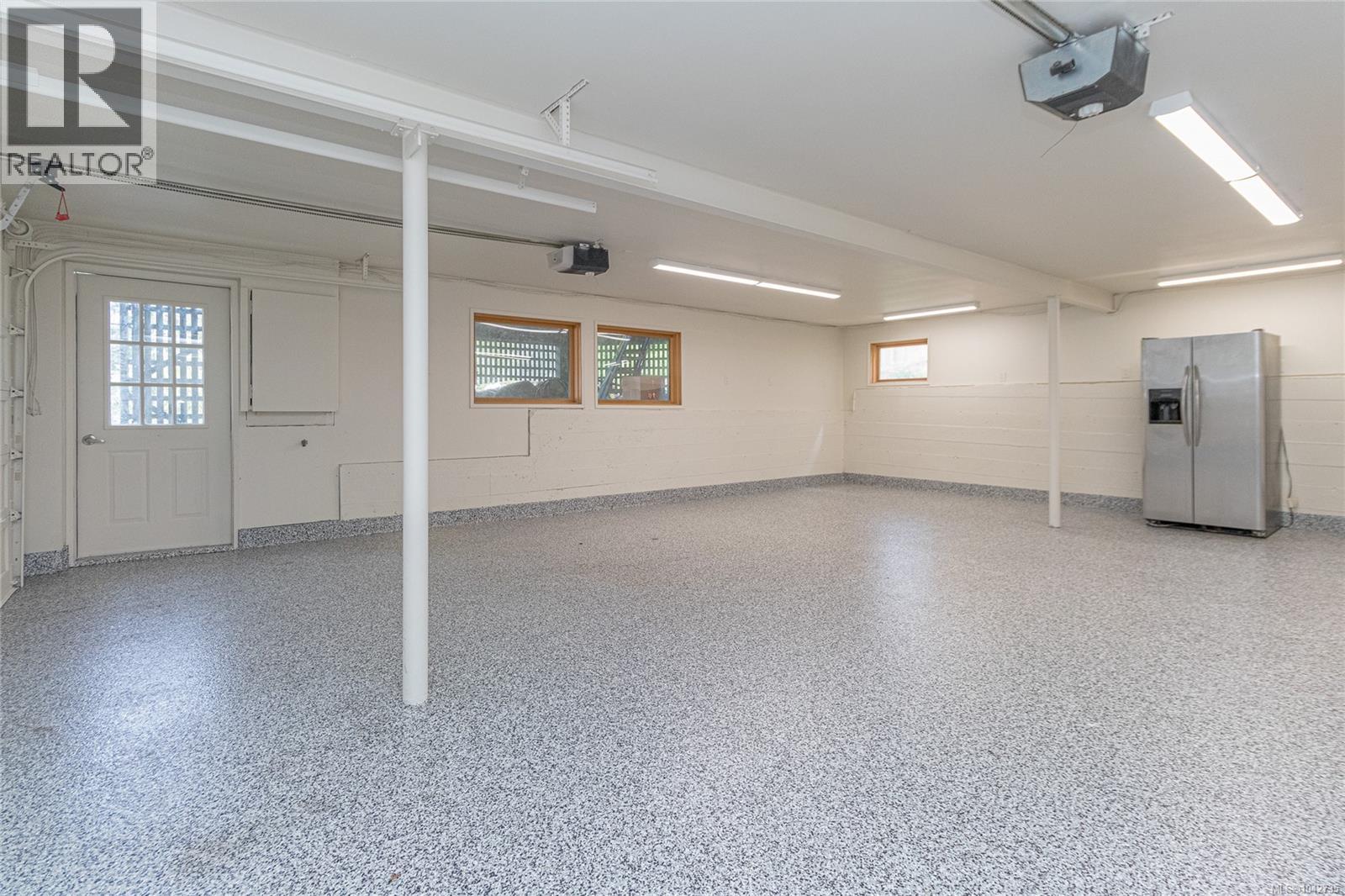 4906 Cordova Bay Rd - 43