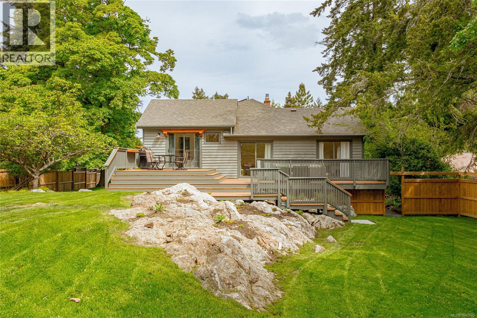 4906 Cordova Bay Rd - 44