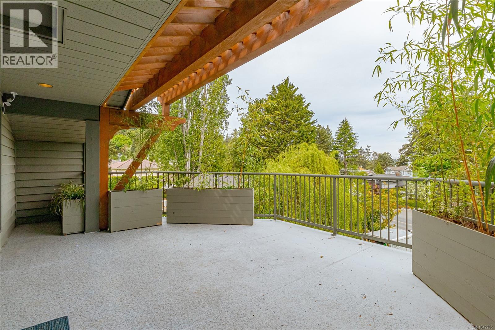 4906 Cordova Bay Rd - 45