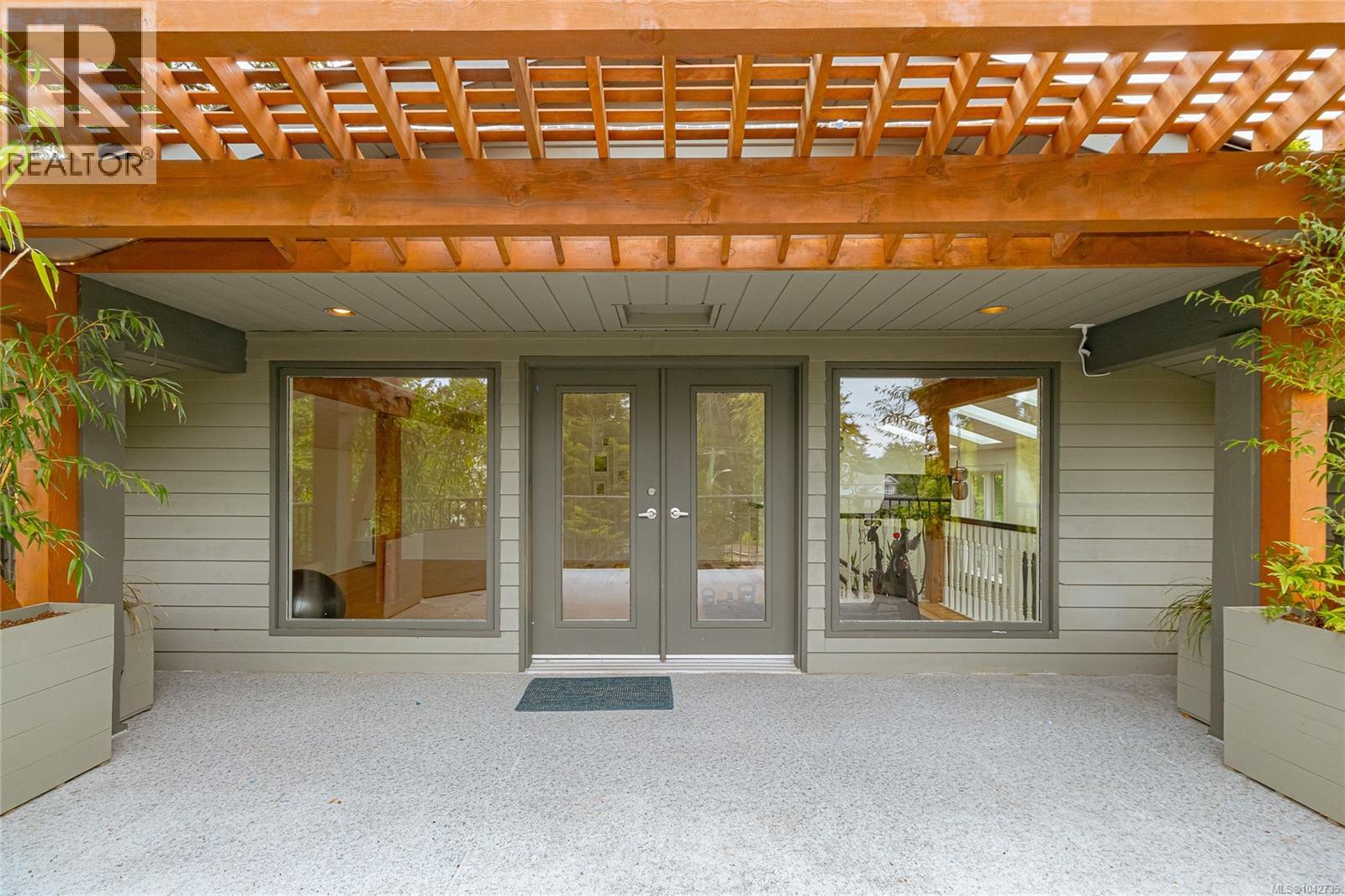 4906 Cordova Bay Rd - 46