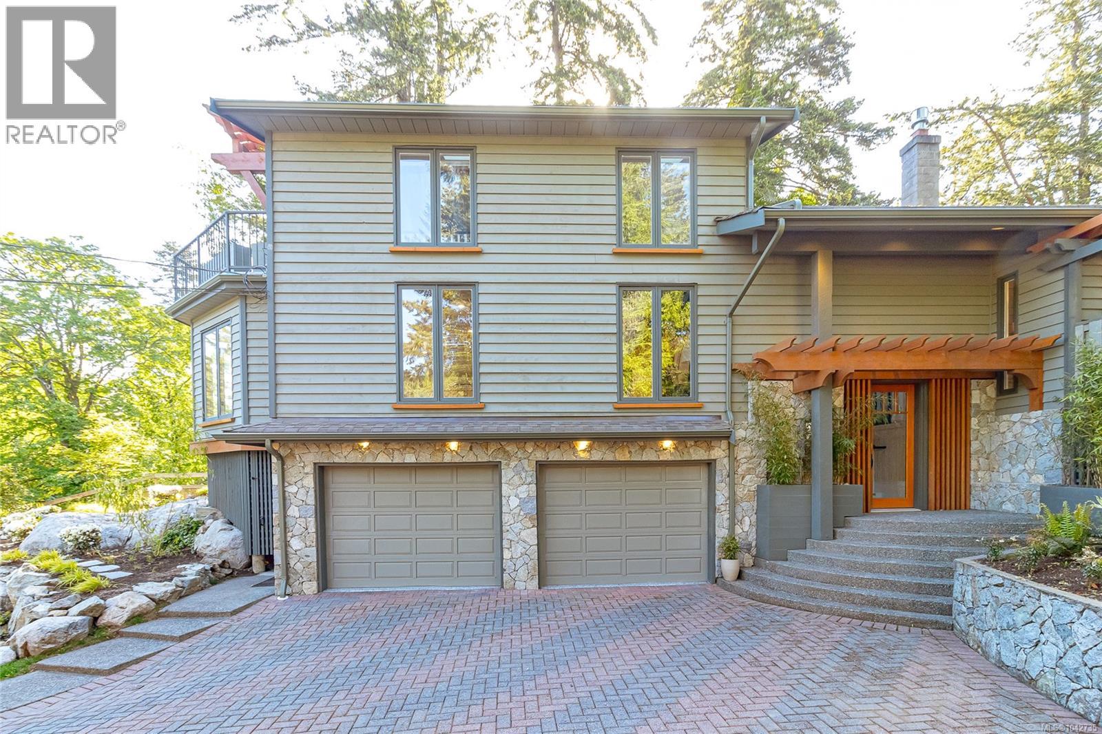 4906 Cordova Bay Rd - 5