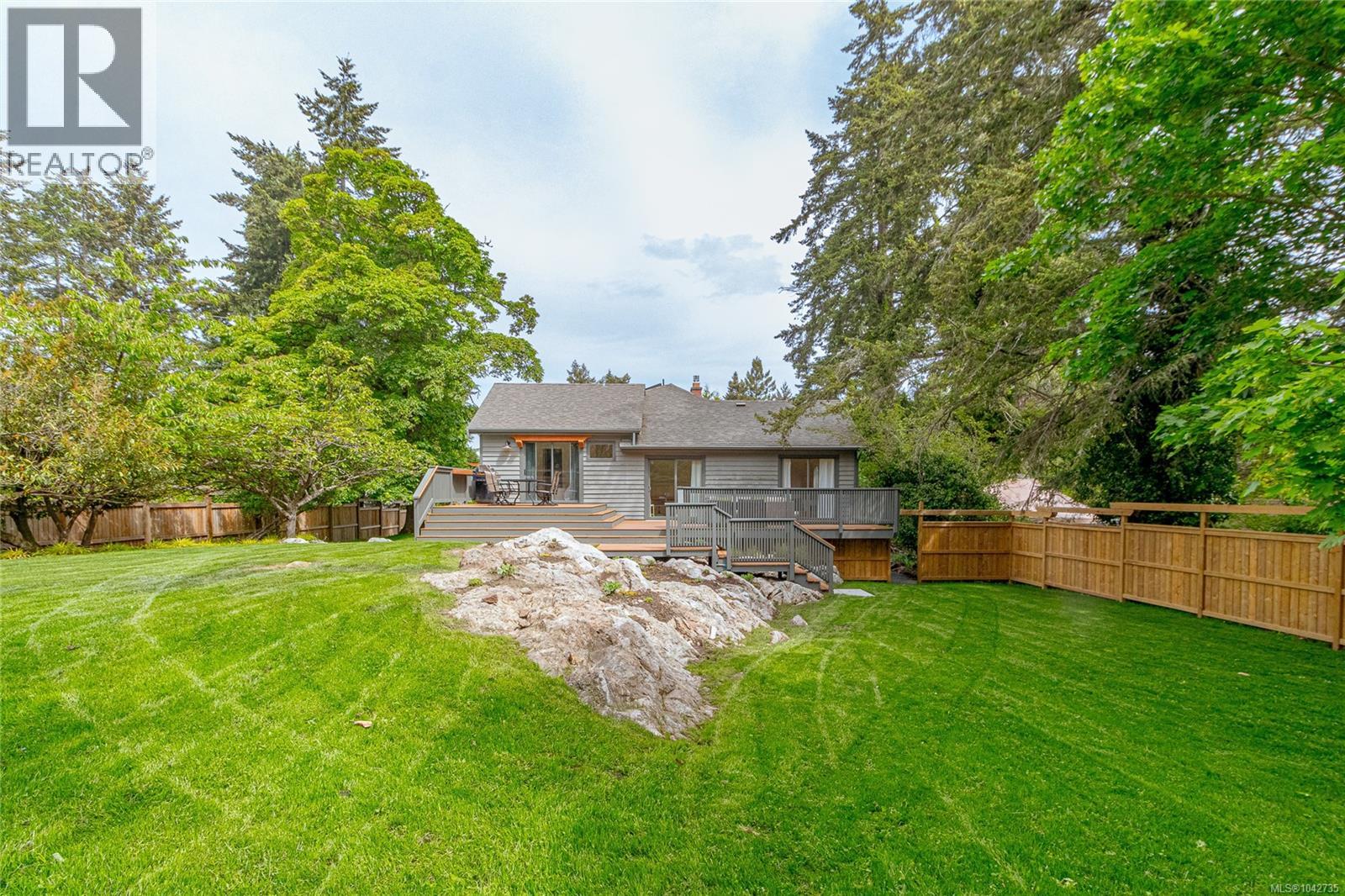 4906 Cordova Bay Rd - 52