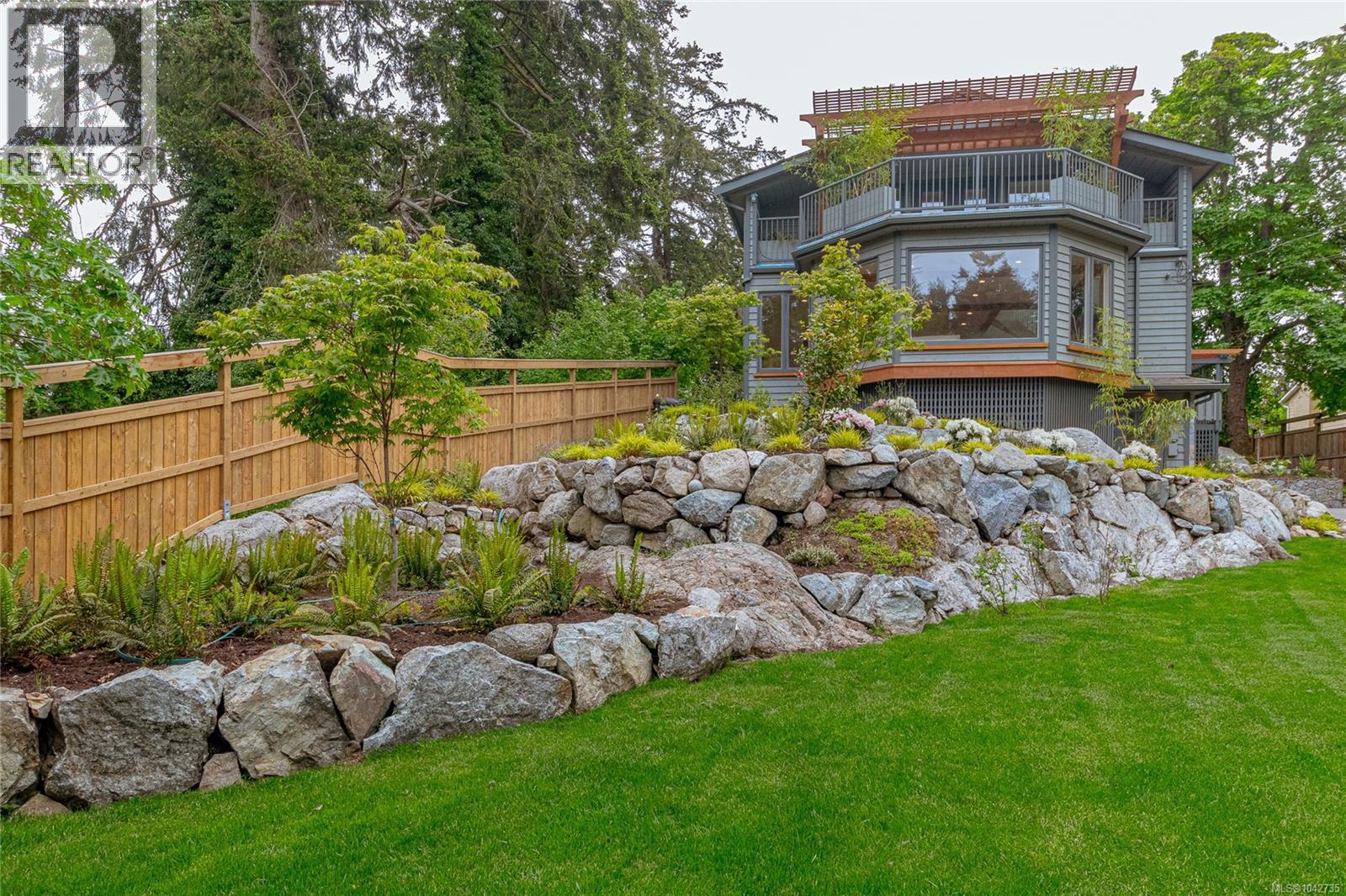 4906 Cordova Bay Rd - 54