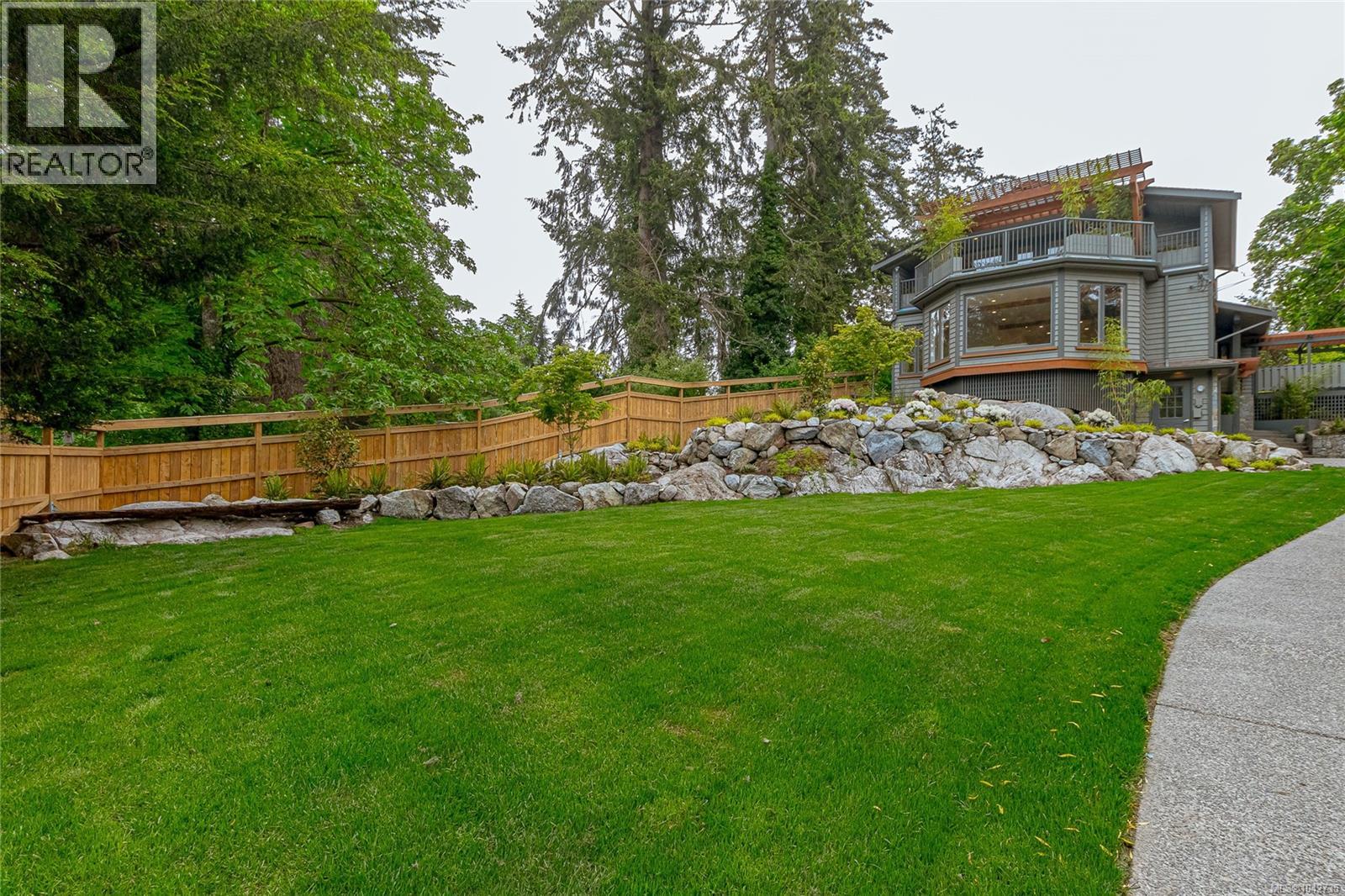 4906 Cordova Bay Rd - 57