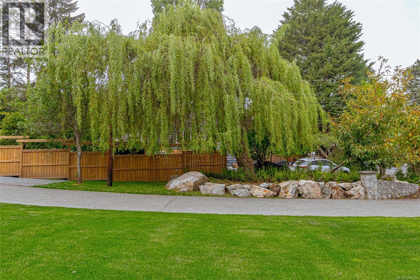 4906 Cordova Bay Rd - 58