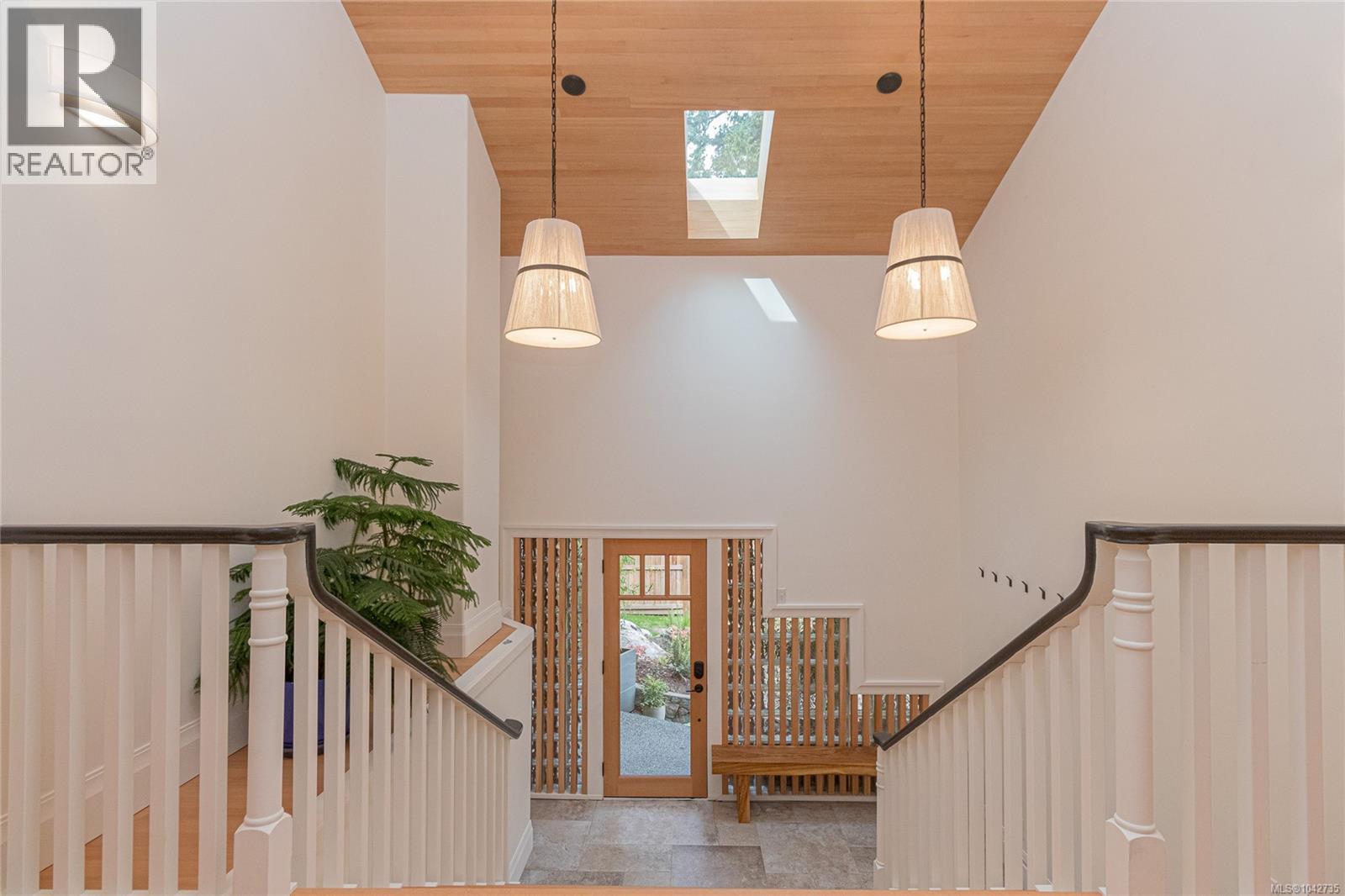 4906 Cordova Bay Rd - 8