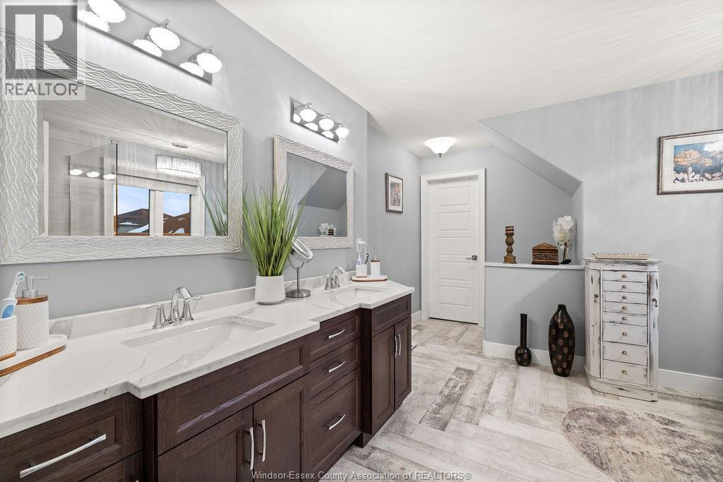 940 WESTWOOD DRIVE - 27