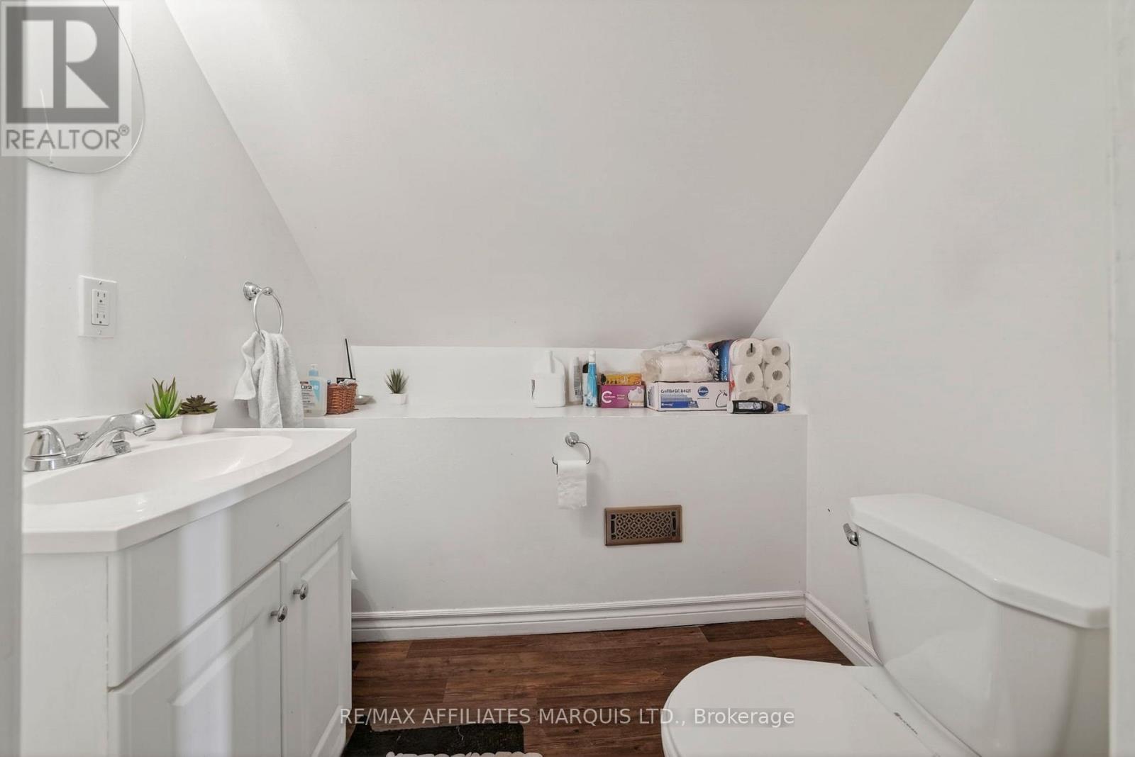 117 SIXTH STREET W - 15
