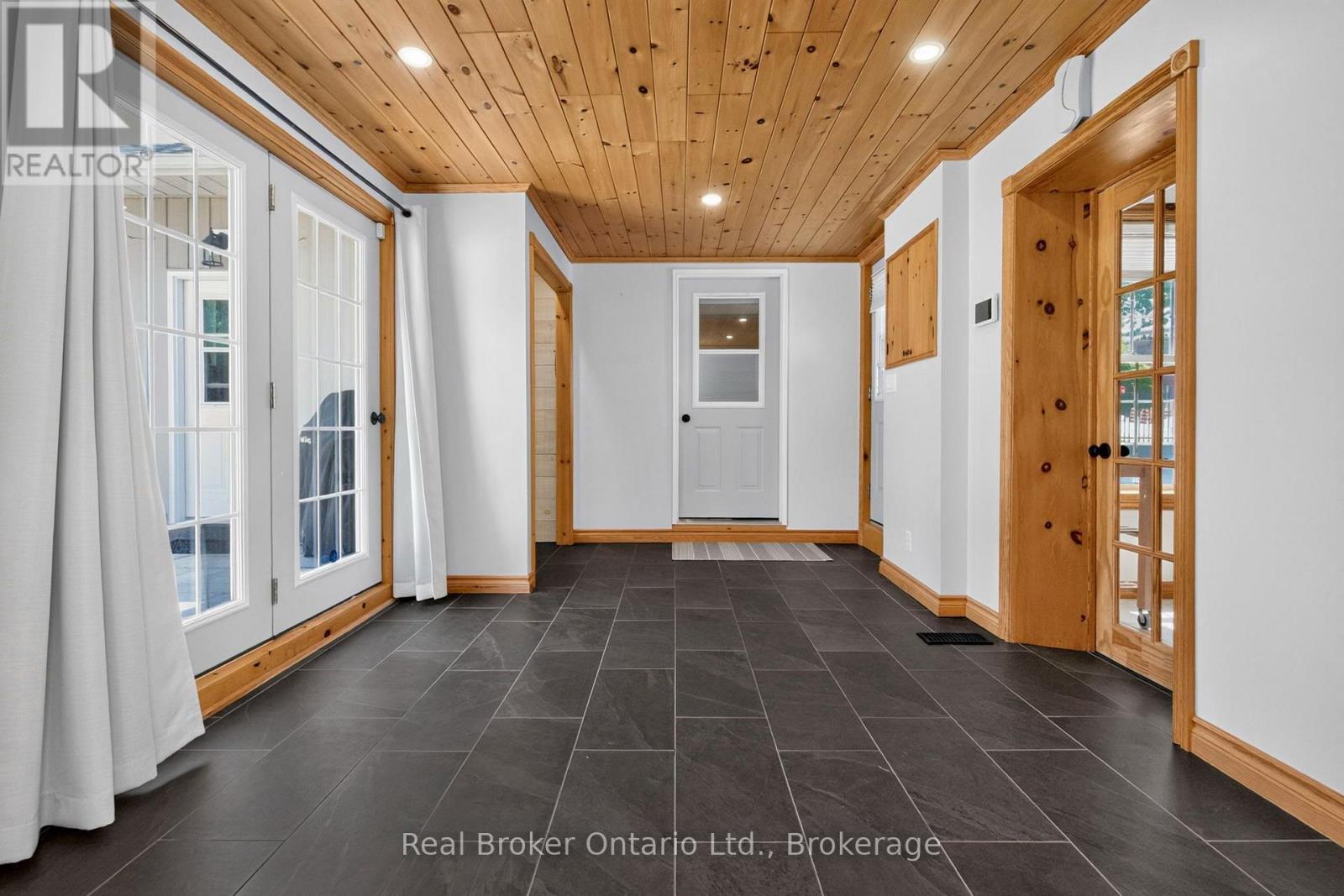 17 PEEL STREET - Image 13