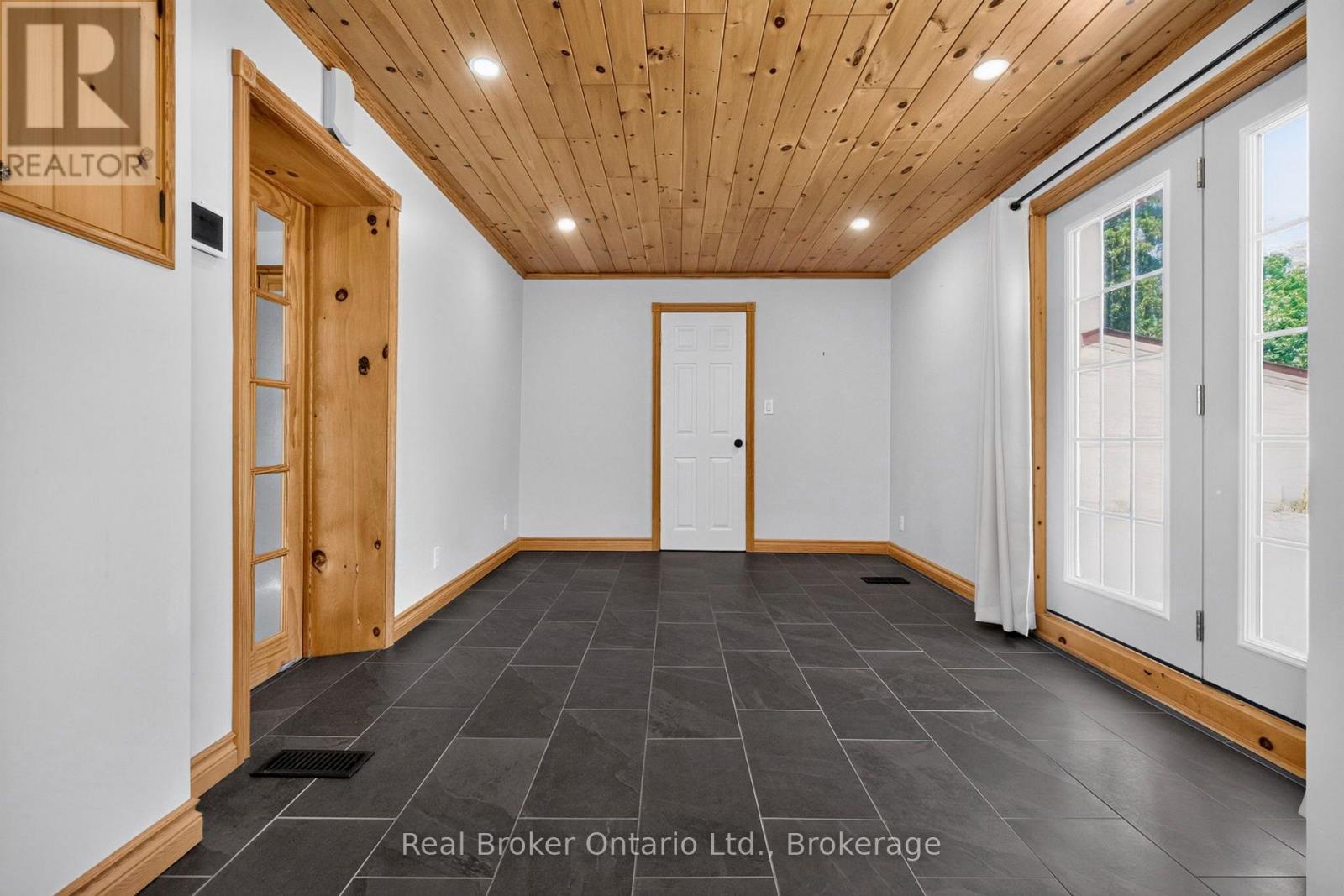 17 PEEL STREET - Image 15