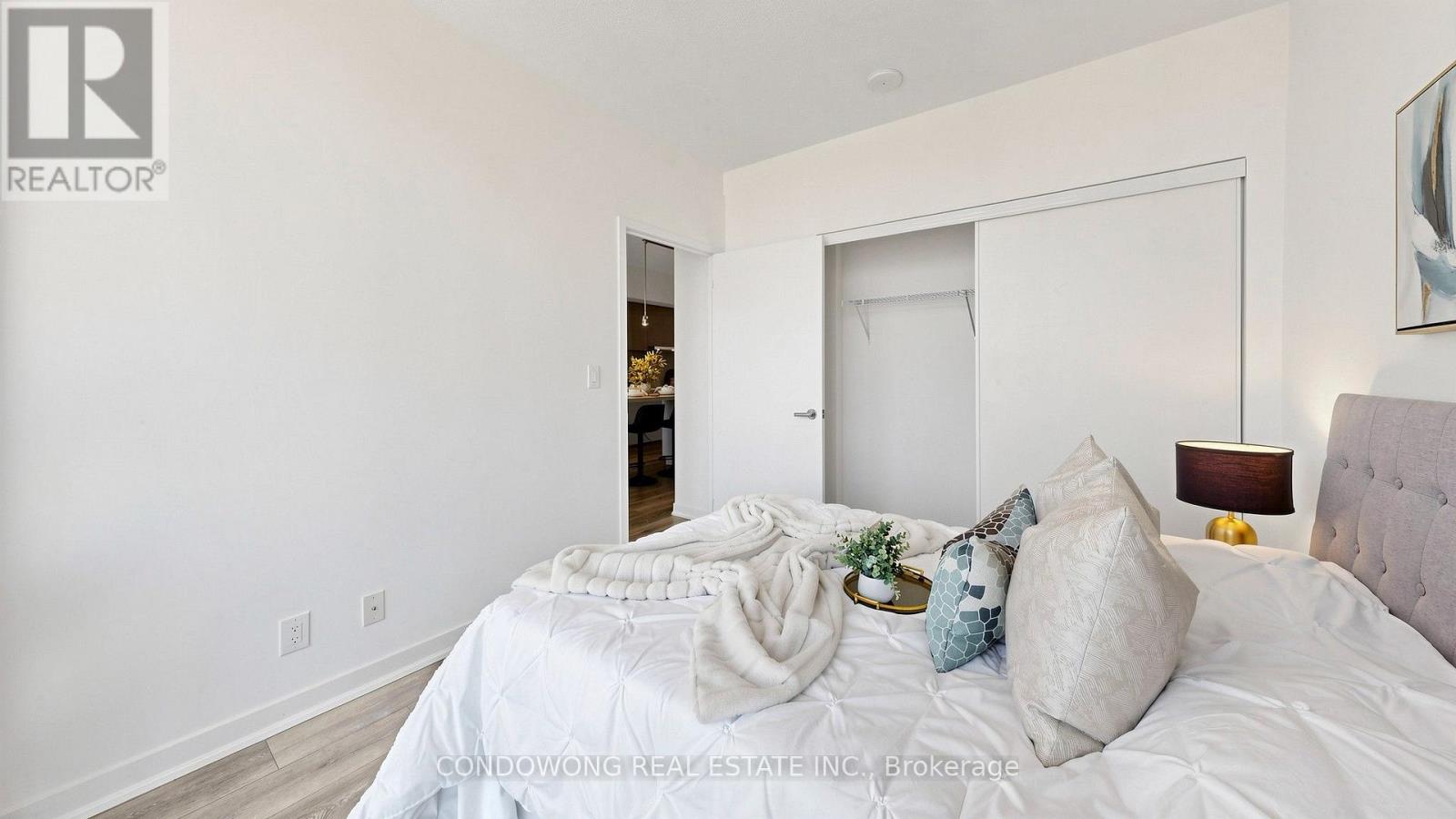 #4905 100 HARBOUR STREET - 18