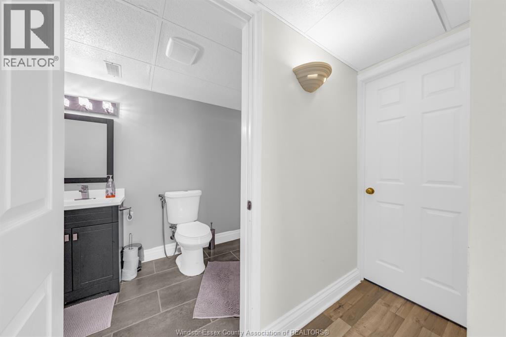 1039 SILVERDALE - 38