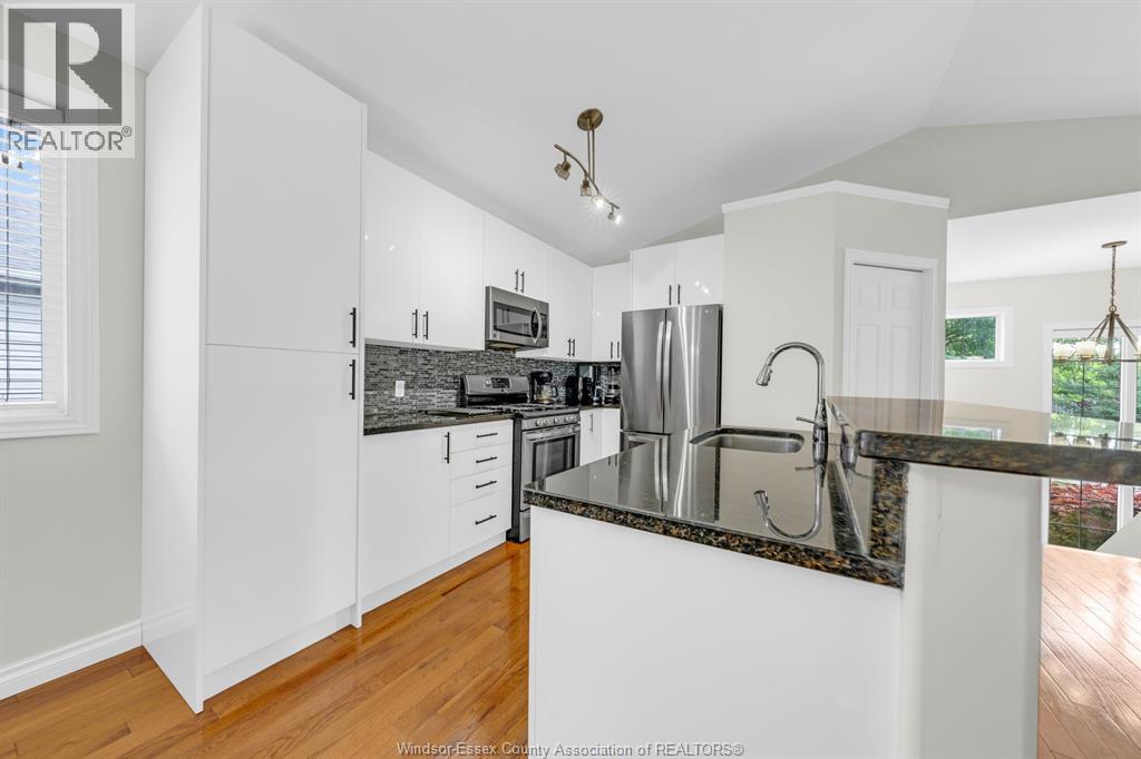 1039 SILVERDALE - 15