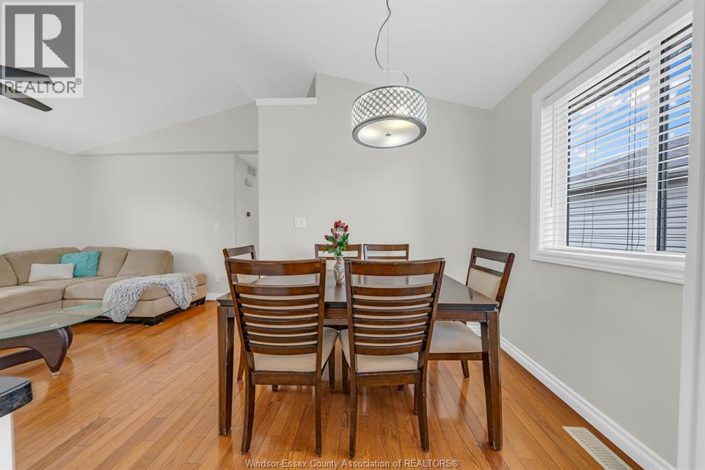 1039 SILVERDALE - 18