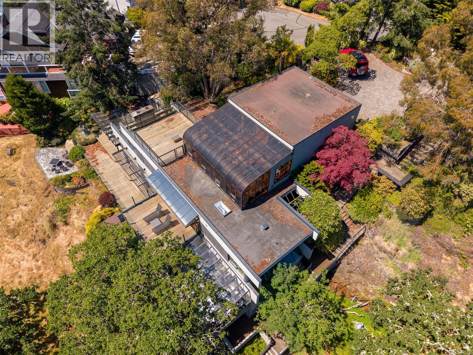 314 Bessborough Ave - 85