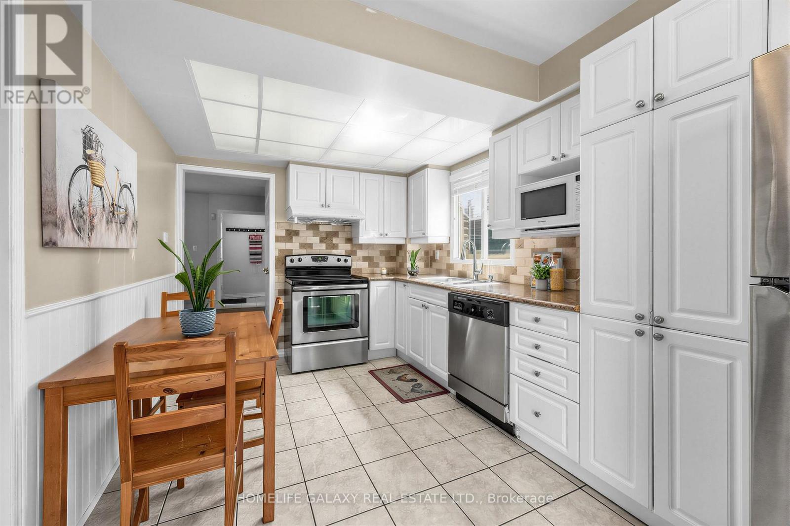 6 BLUEBELL CRESCENT - 13