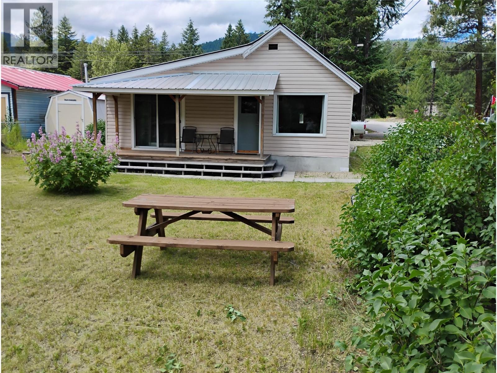 90 2nd Avenue, Beaverdell