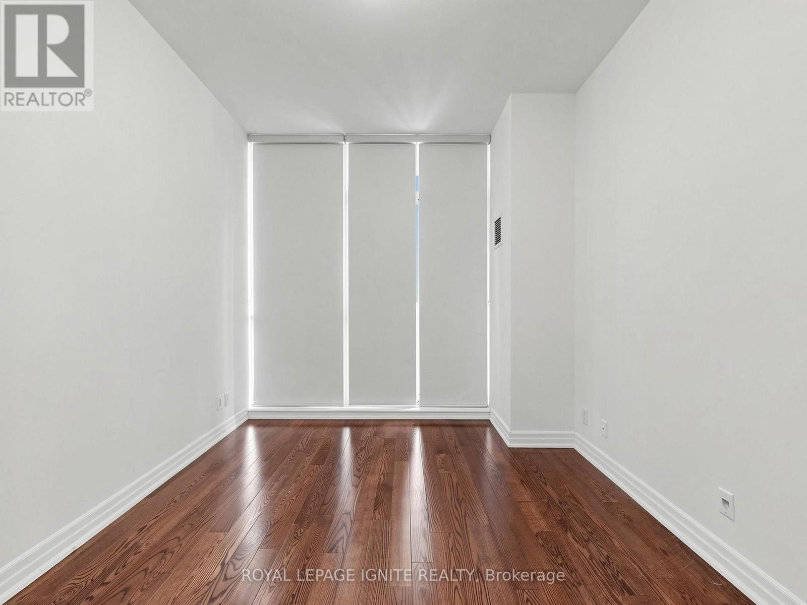 #204 500 ST.CLAIR AVENUE W - 18