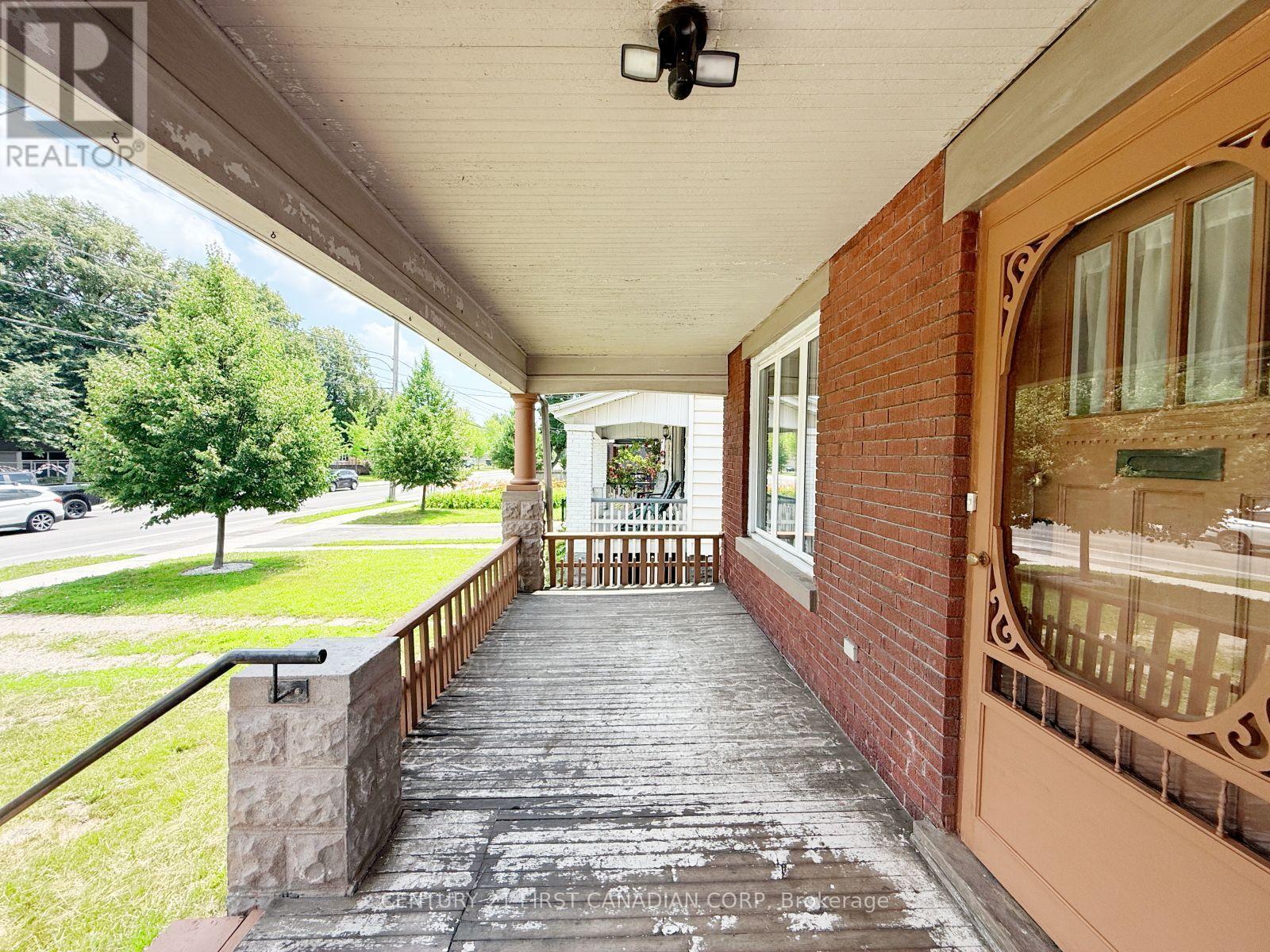827 QUEBEC STREET - Image 6