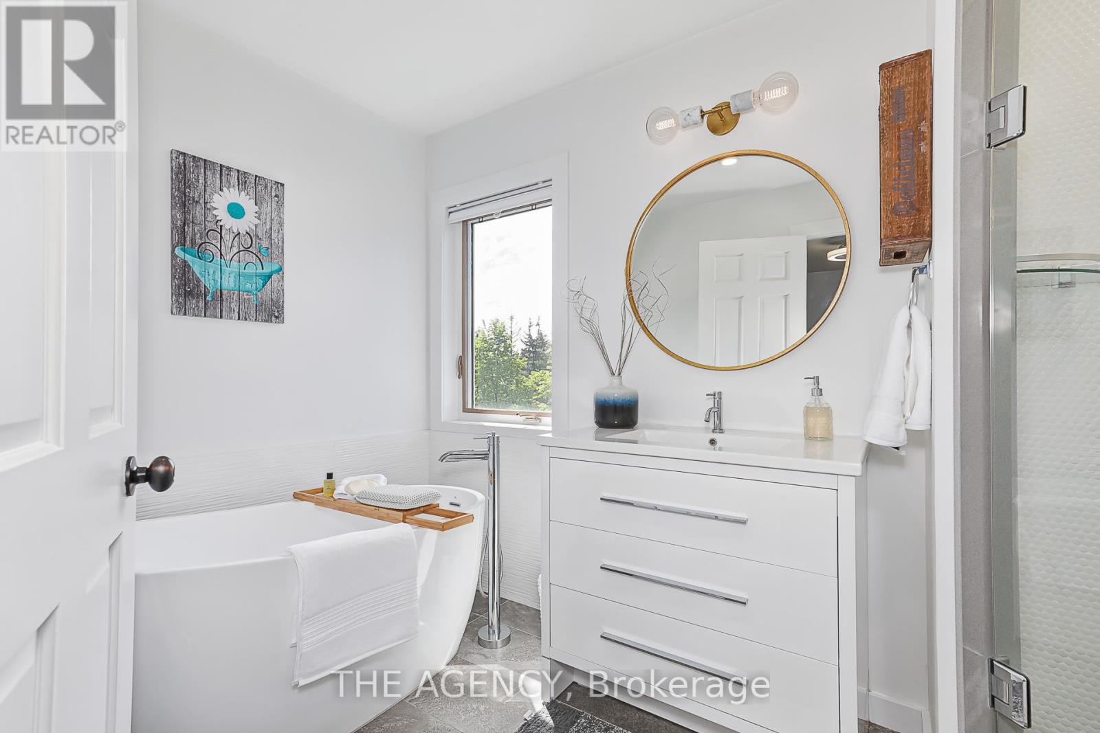 129 VENTURE BOULEVARD - Image 24