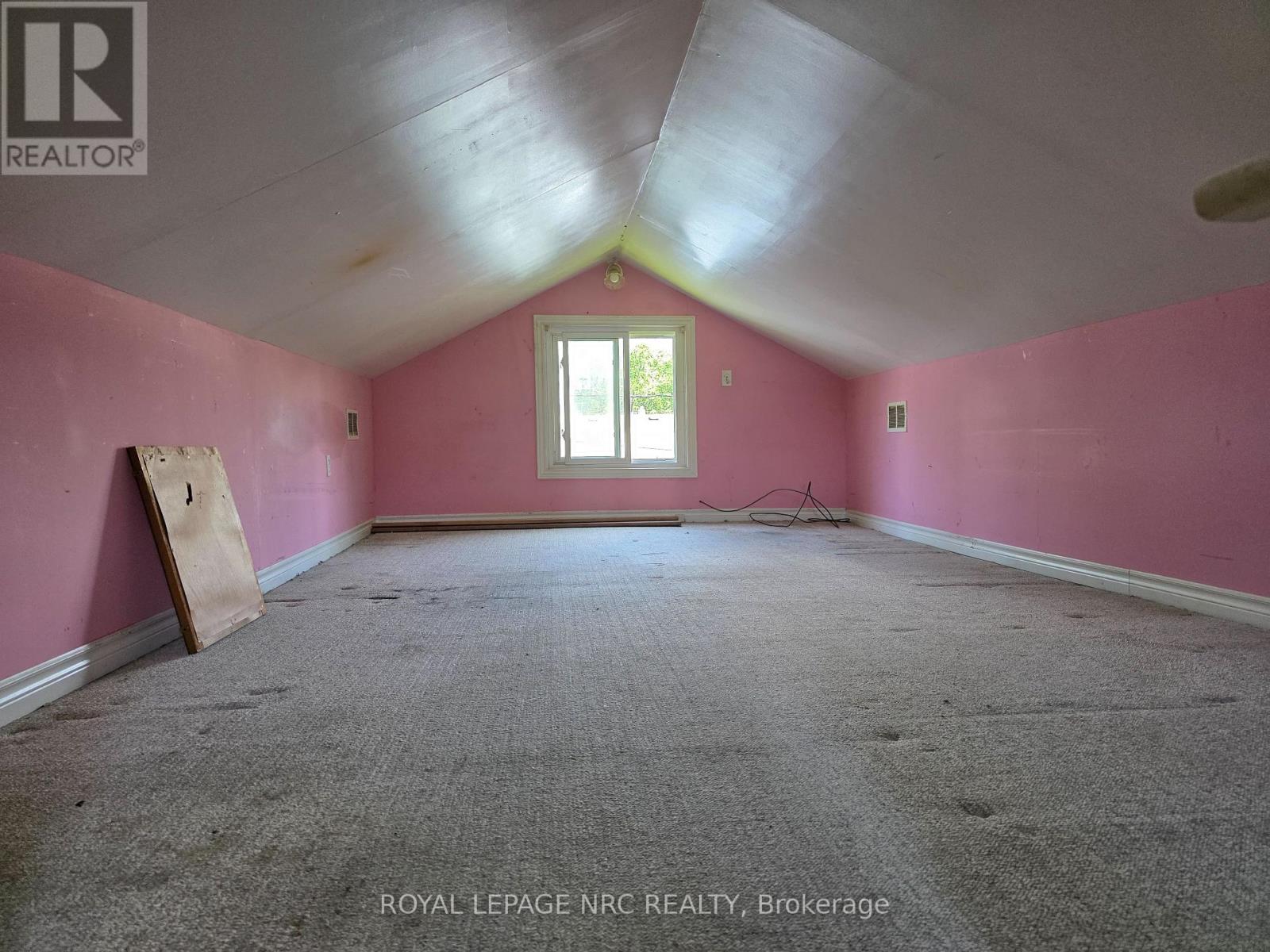 135 MCARTHUR AVENUE - 13