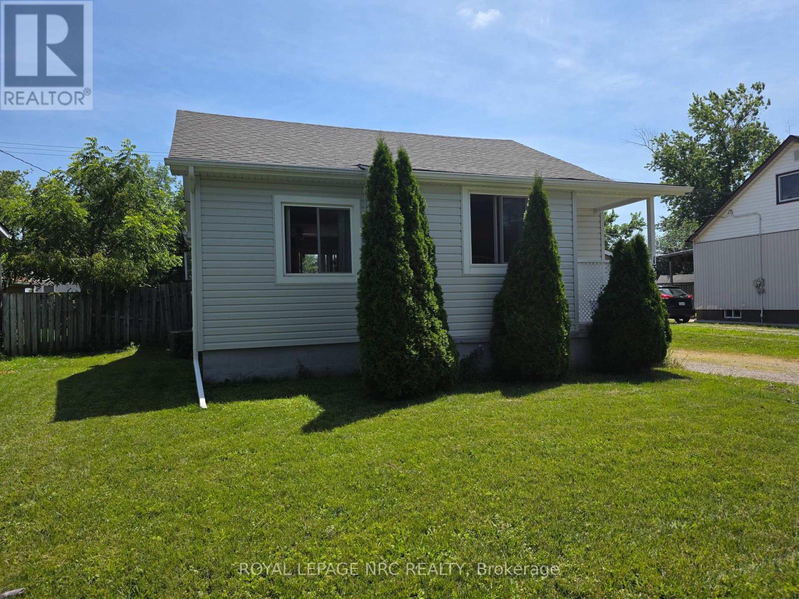 135 MCARTHUR AVENUE - 2