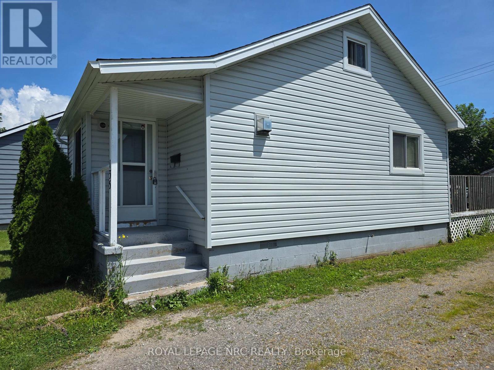 135 MCARTHUR AVENUE - Image 3