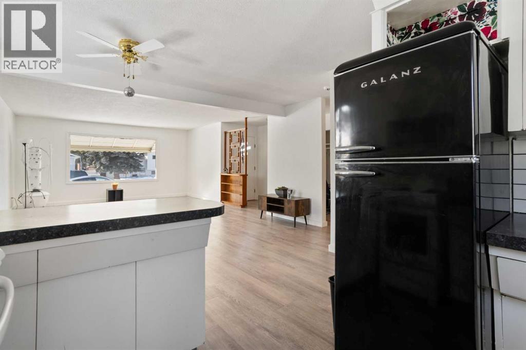 5316 55 Avenue - 9