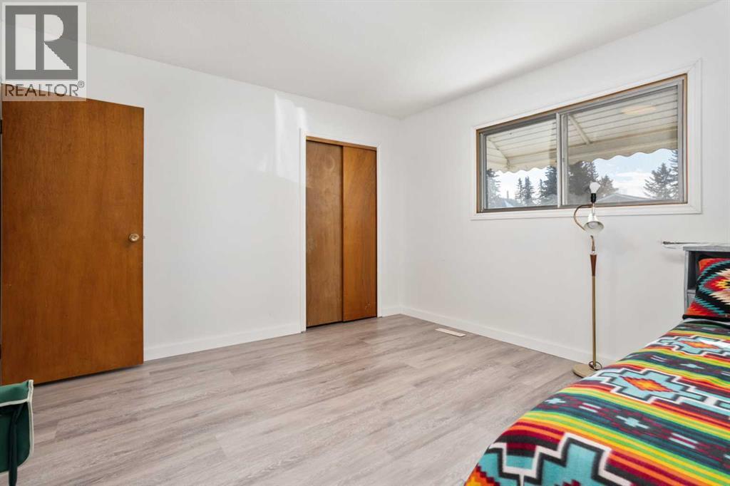 5316 55 Avenue - 11