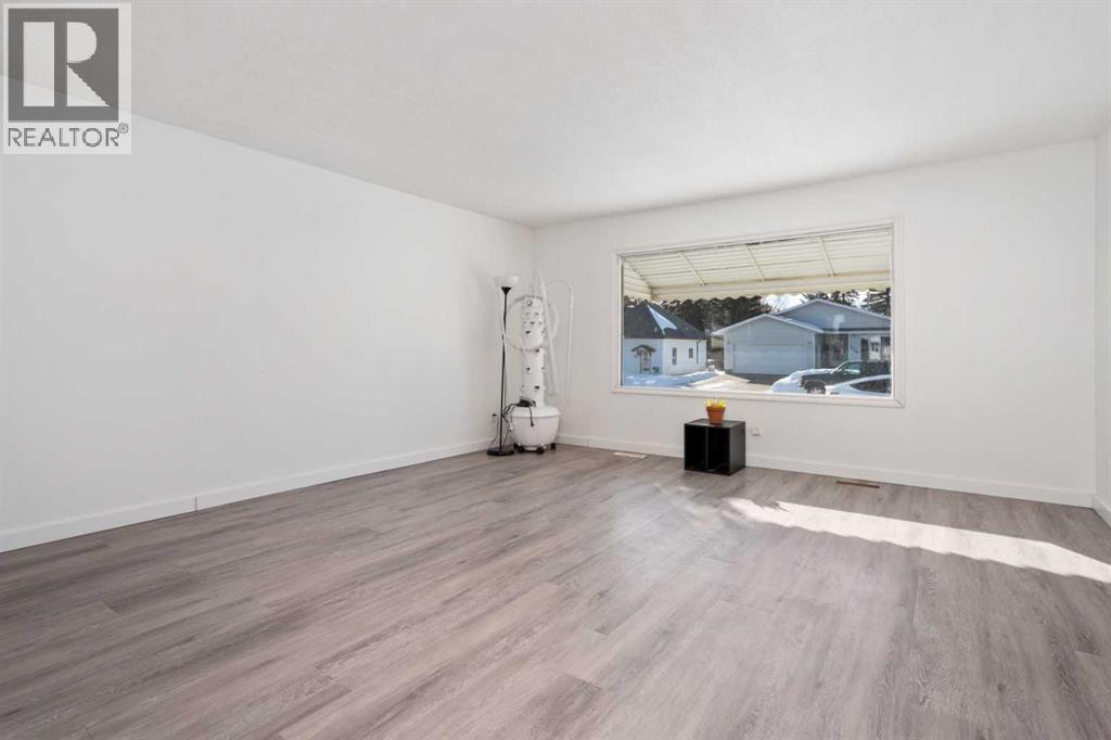 5316 55 Avenue - 4