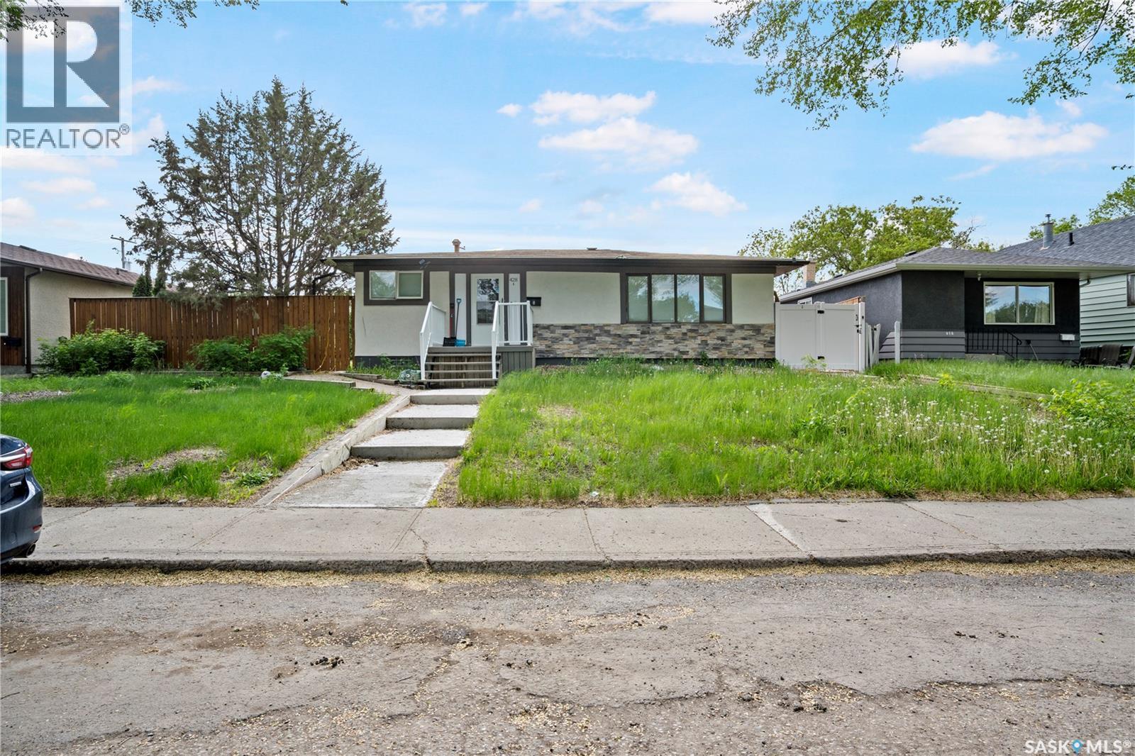 428 Scarth STREET - 1