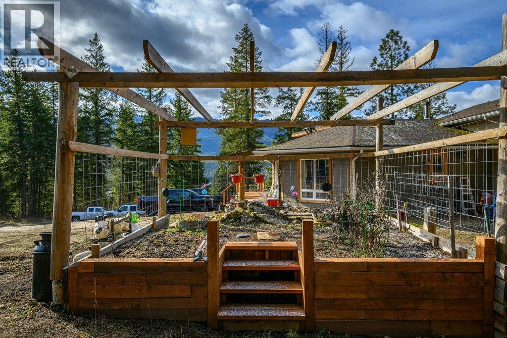 1665 Enderby Mabel Lake Road - 44