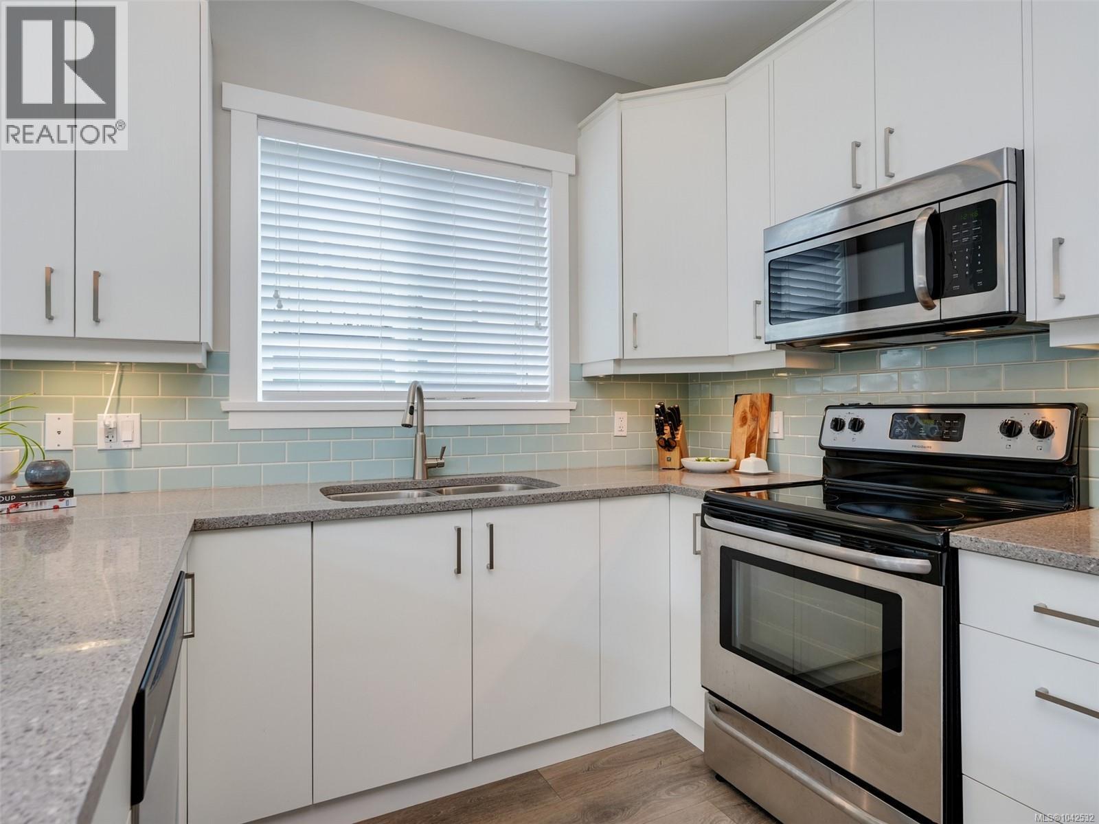 2074 Kennedy St N, Sooke