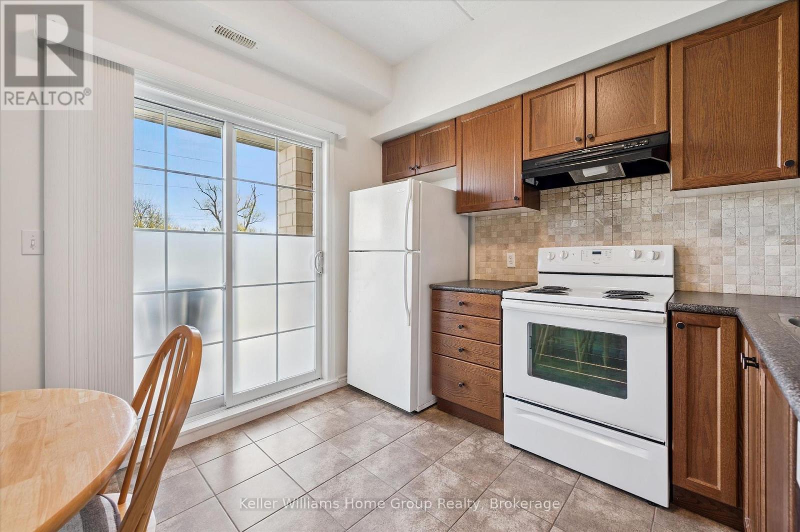 #114 308 WATSON PARKWAY N - 11