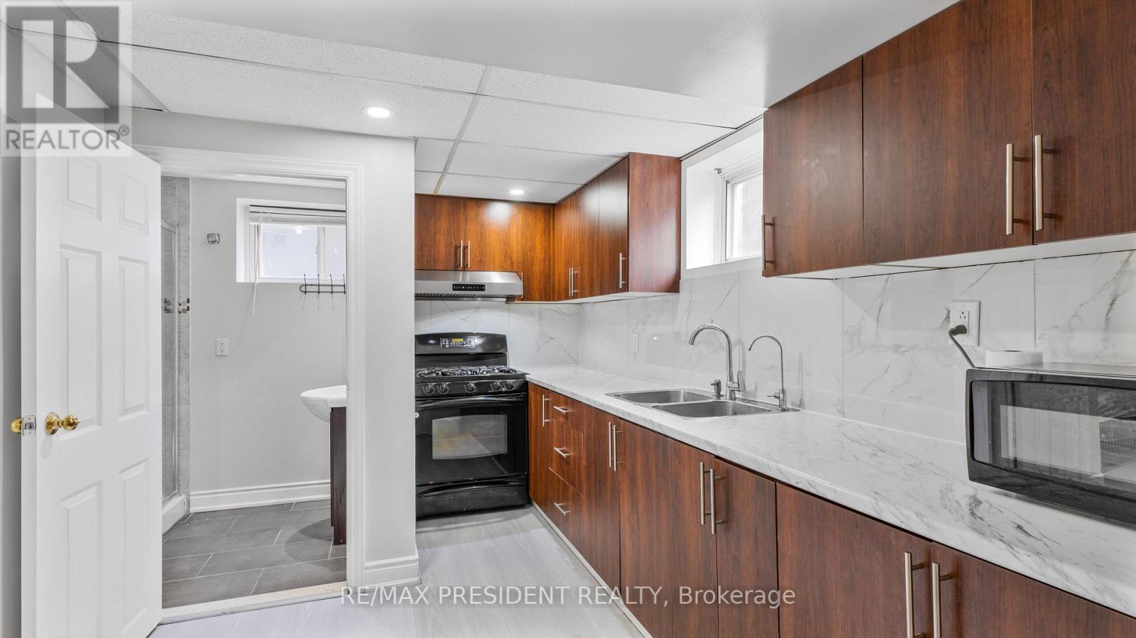 163 PRINCE CHARLES DRIVE - Image 32