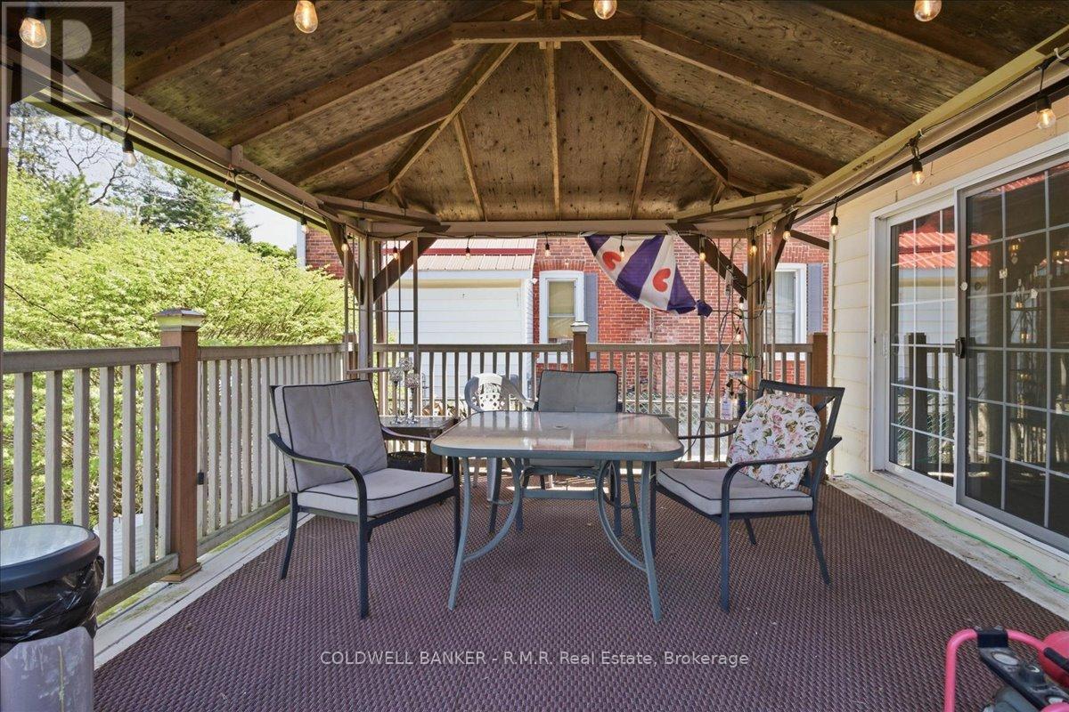 18 RUSSELL STREET - 35