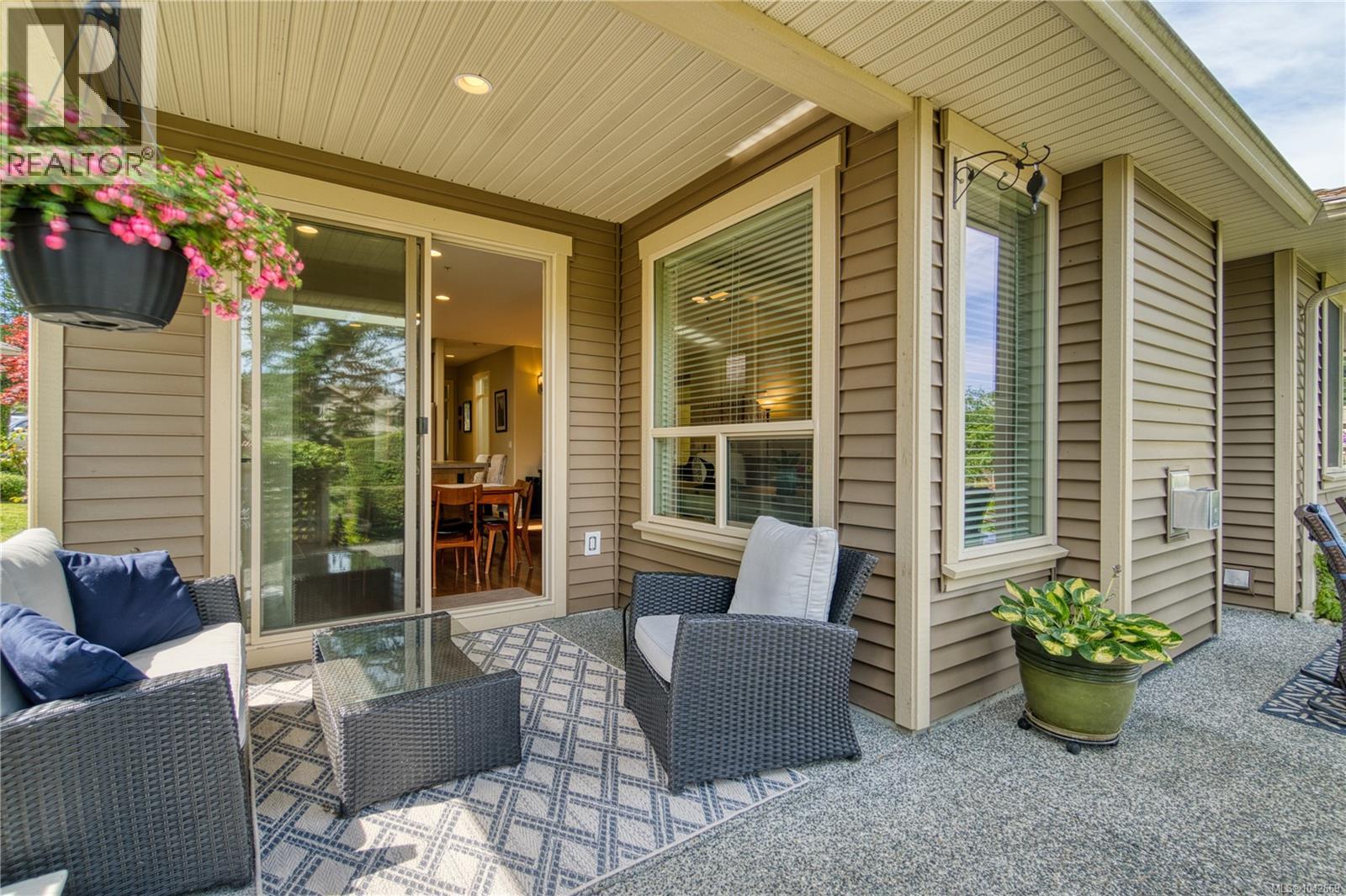 102 4472 Stonebridge Pl, Nanaimo