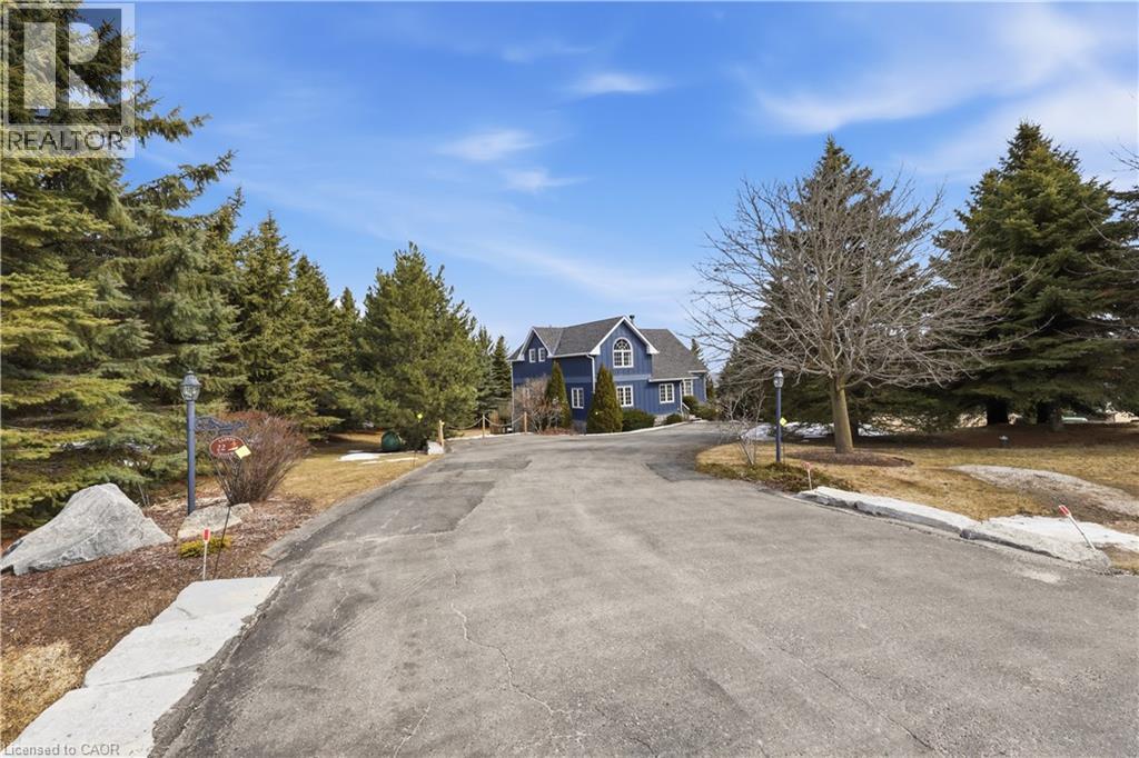 22 LLOYD'S TRAVERSE Crescent - 1