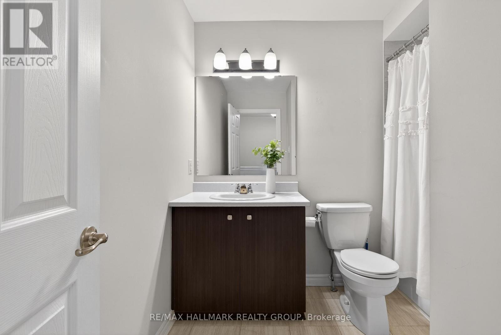 2 Bed, 3 Bath House for Sale in Ottawa – 805 KINIW PRIVATE, Ottawa – MLS# X13540166 - Image 21