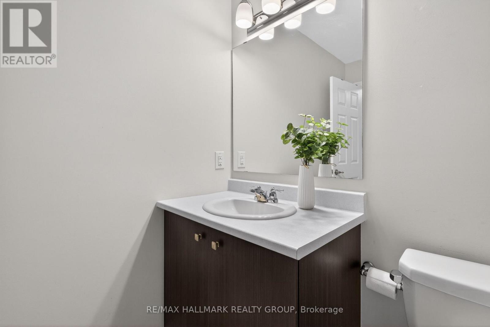 2 Bed, 3 Bath House for Sale in Ottawa – 805 KINIW PRIVATE, Ottawa – MLS# X13540166 - Image 23