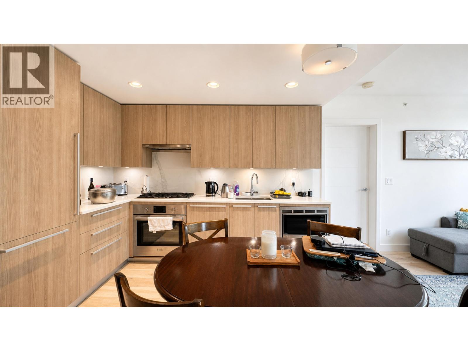 304 2738 LIBRARY LANE, North Vancouver